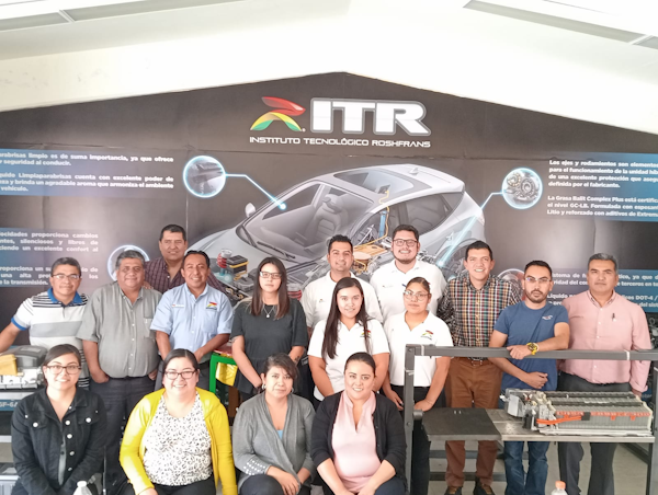 En el Instituto Tecnológico <i>ROSHFRANS</i> ubicado en el CIDFORT, se ofrece capacitación para y en el trabajo.