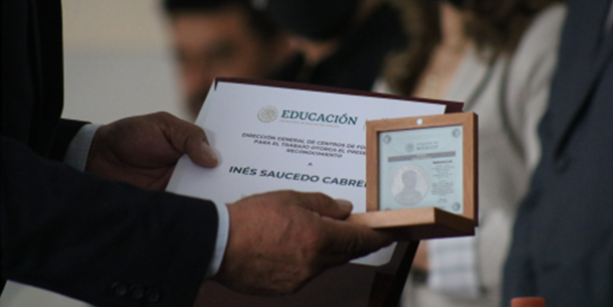 Entrega de Reconocimientos por Años de Servicio a Personal Docente de Centros de Formación para el Trabajo en el Estado de Hidalgo.